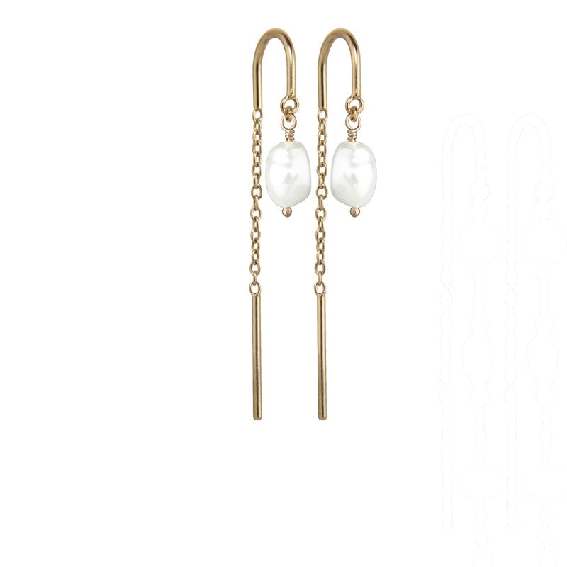 Baroque Pearl øreringe fra Jeberg Jewellery i 14 karat forgyldt sølv med unikke hvide barokperler.